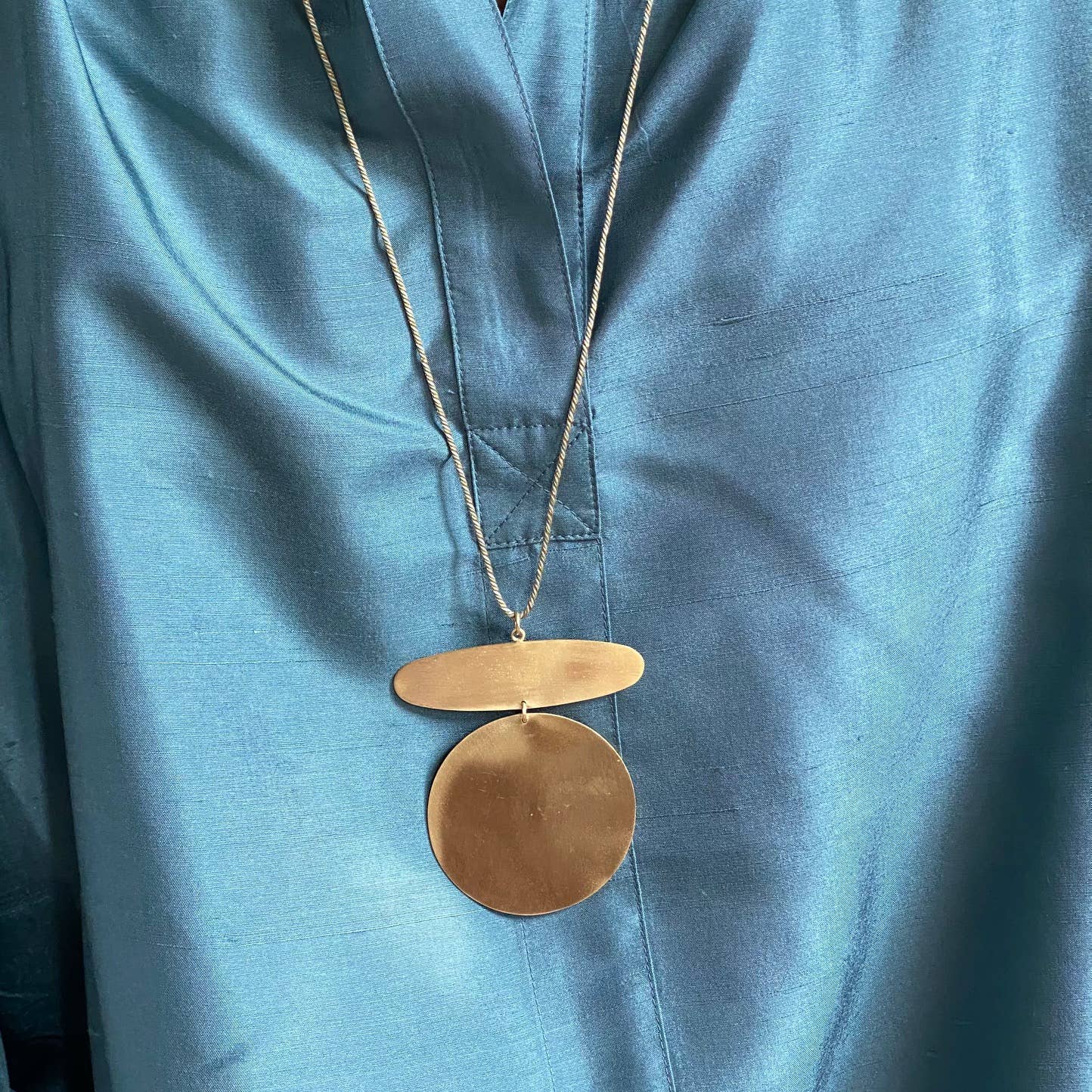 Sautoir fil et pendentif doré brossé- Agraa