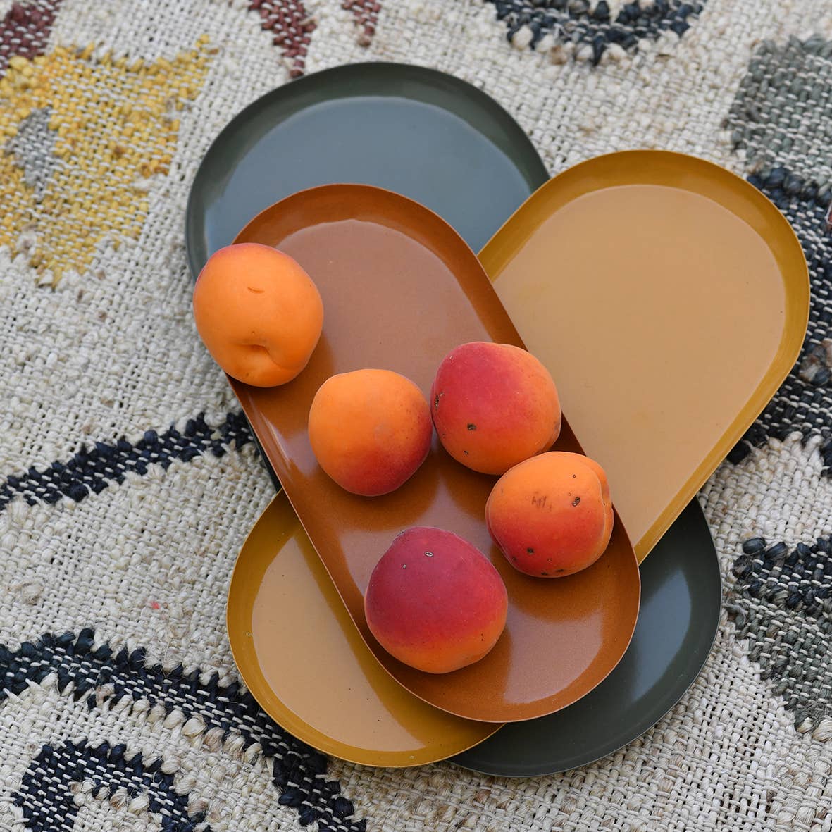 Set de 3 plateaux ovales laiton, terracotta, havane et olive