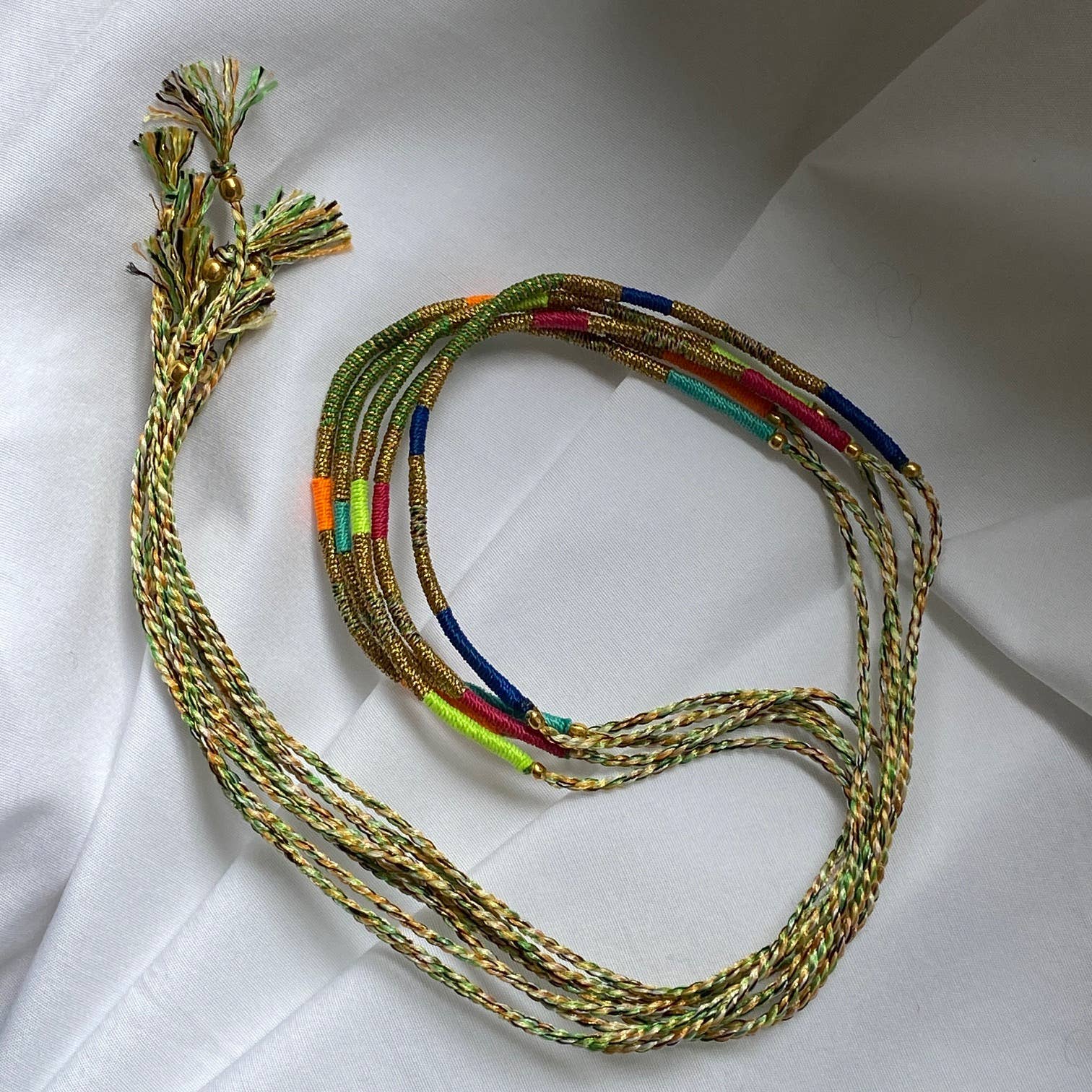 Bracelet cordon porte bonheur Sukh Sophie Deschamps