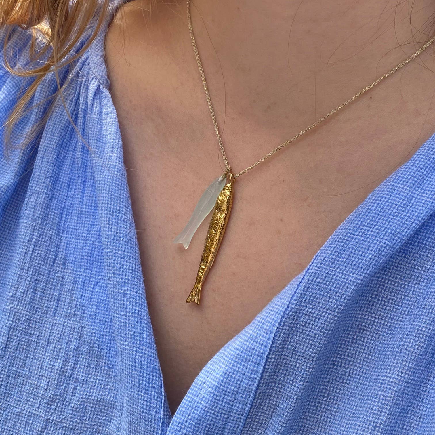 Collier poisson en calcédoine Salmon