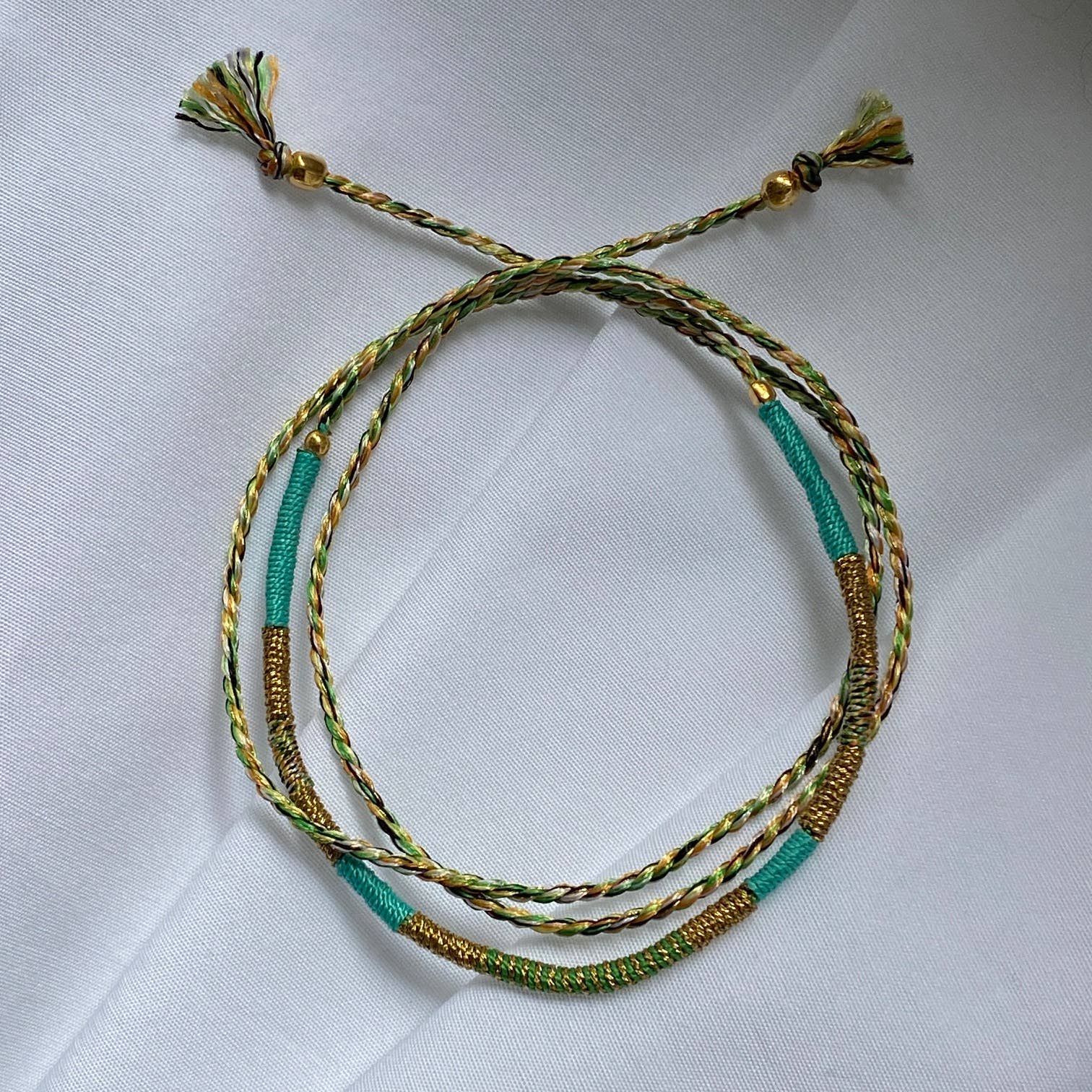 Bracelet cordon porte bonheur Sukh Sophie Deschamps