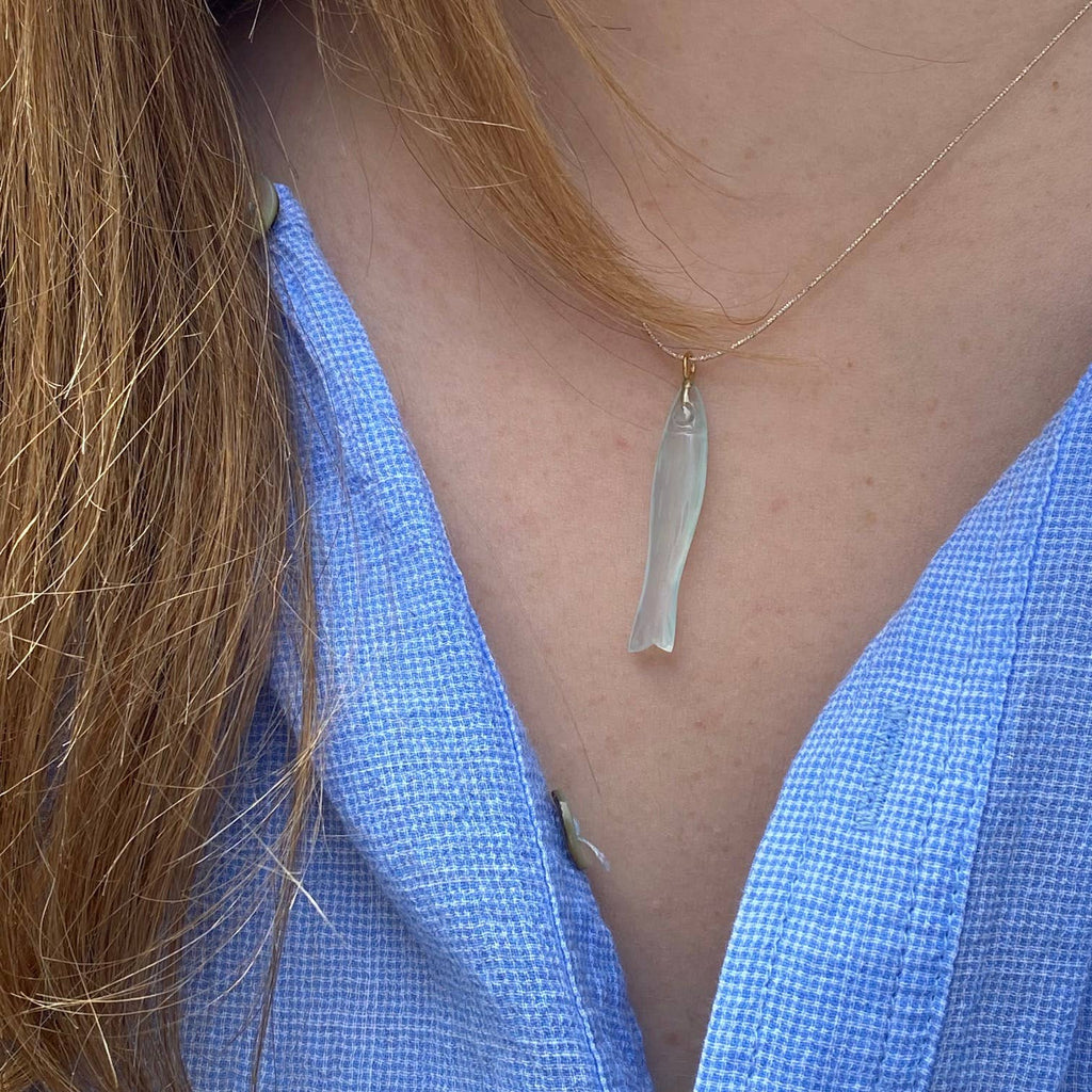 Collier poisson en calcédoine Salmon