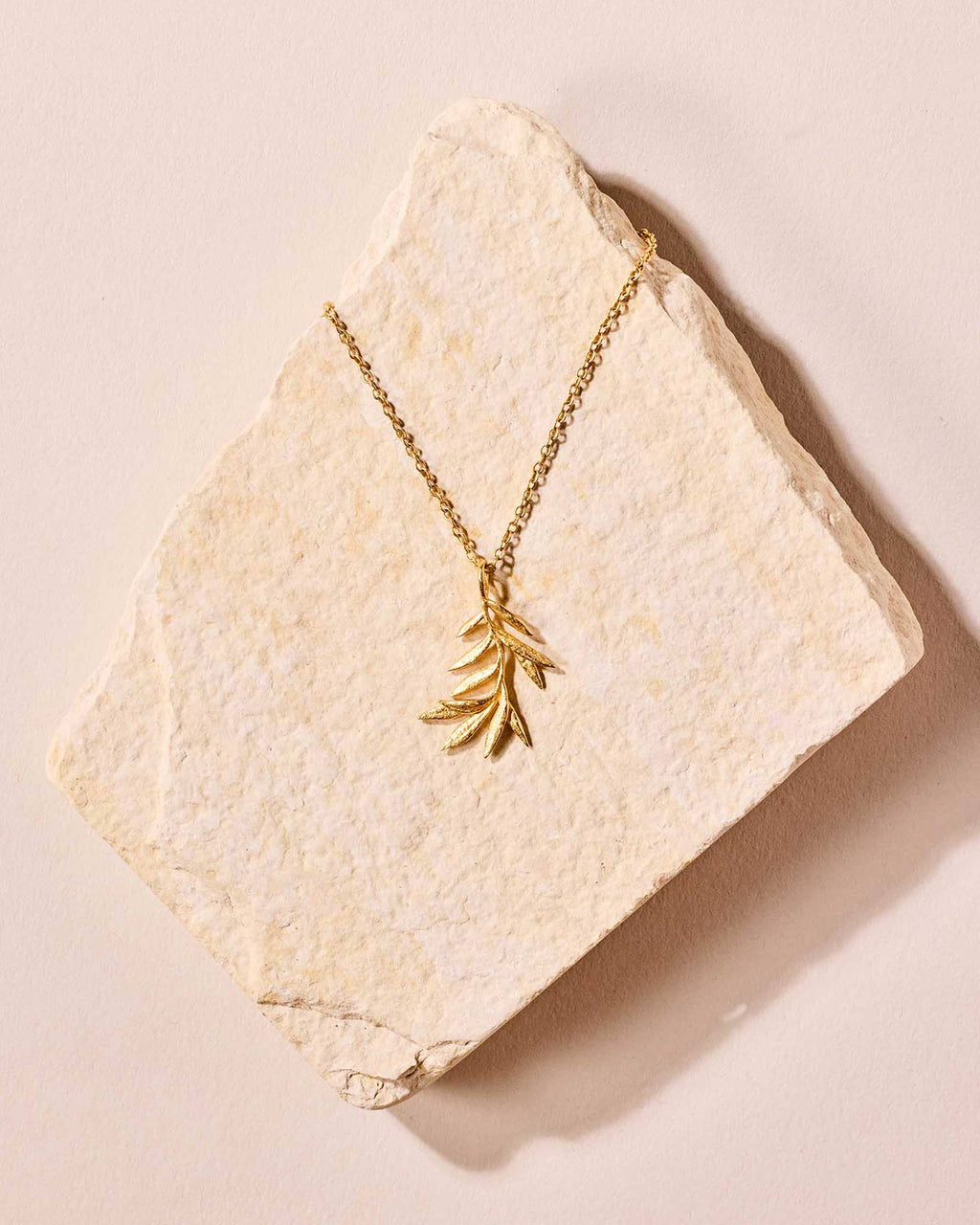 Collier Elaia branche d’olivier dorée – Agapée Jewelry