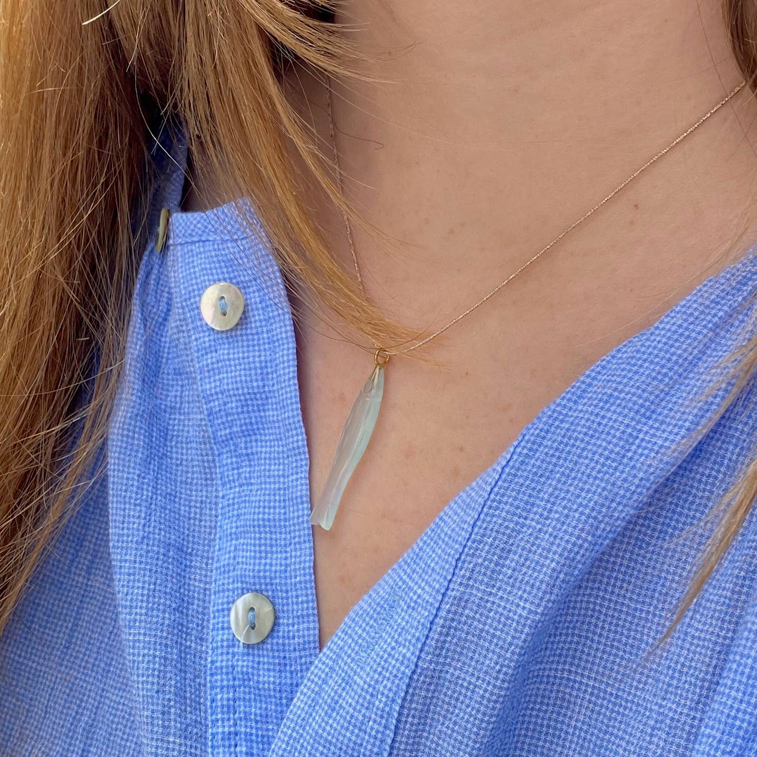 Collier poisson en calcédoine Salmon