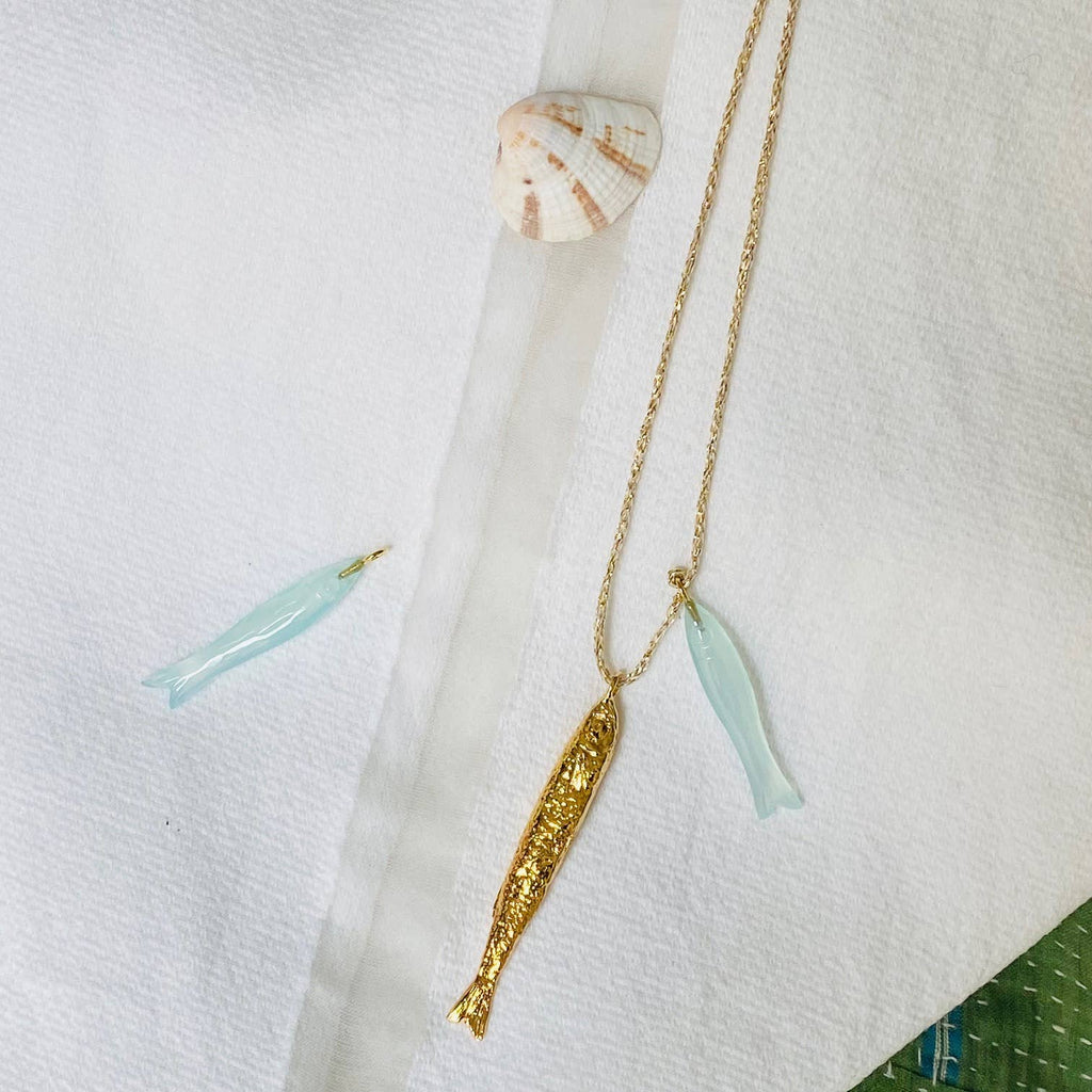 Collier poissons plaqué or et pierre calcédoine
