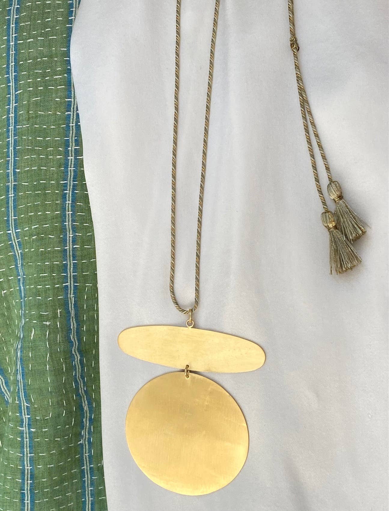 Sautoir fil et pendentif doré brossé- Agraa