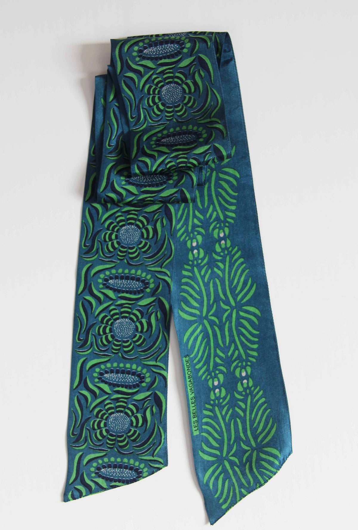 Bandeau en soie Camélia vert – Les Belles Vagabondes