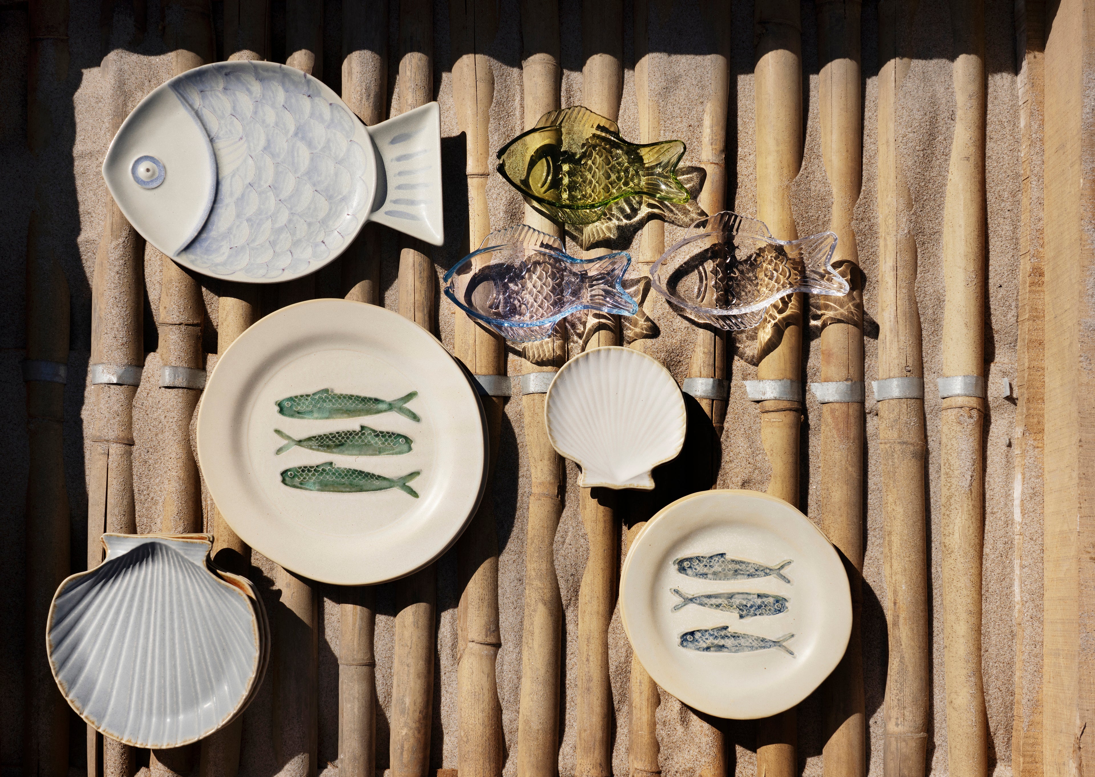 Assiette diner grès motif poissons Madam Stoltz